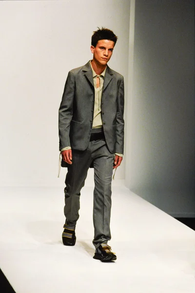 Look 10